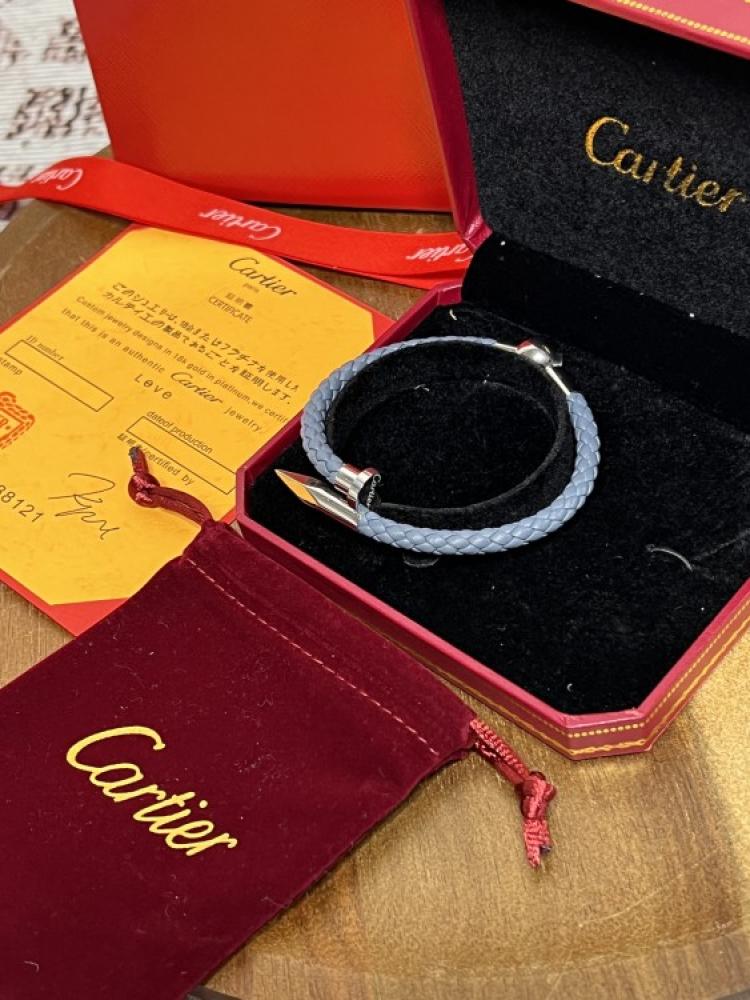 اسوارة Cartier ازرق فاتح