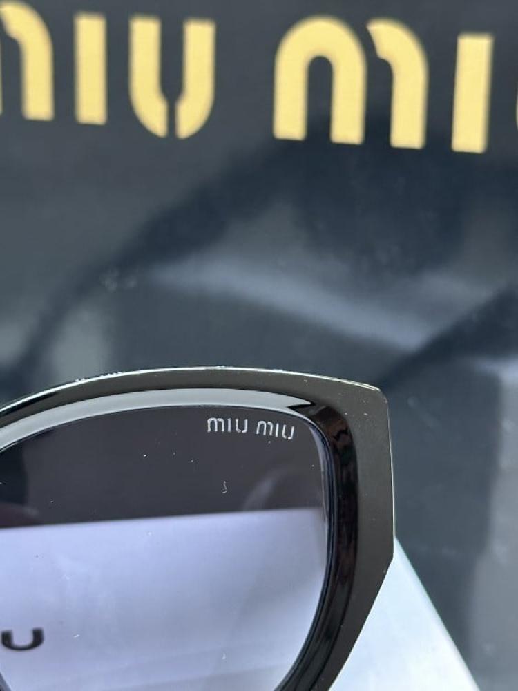 نظارة MIU MIU