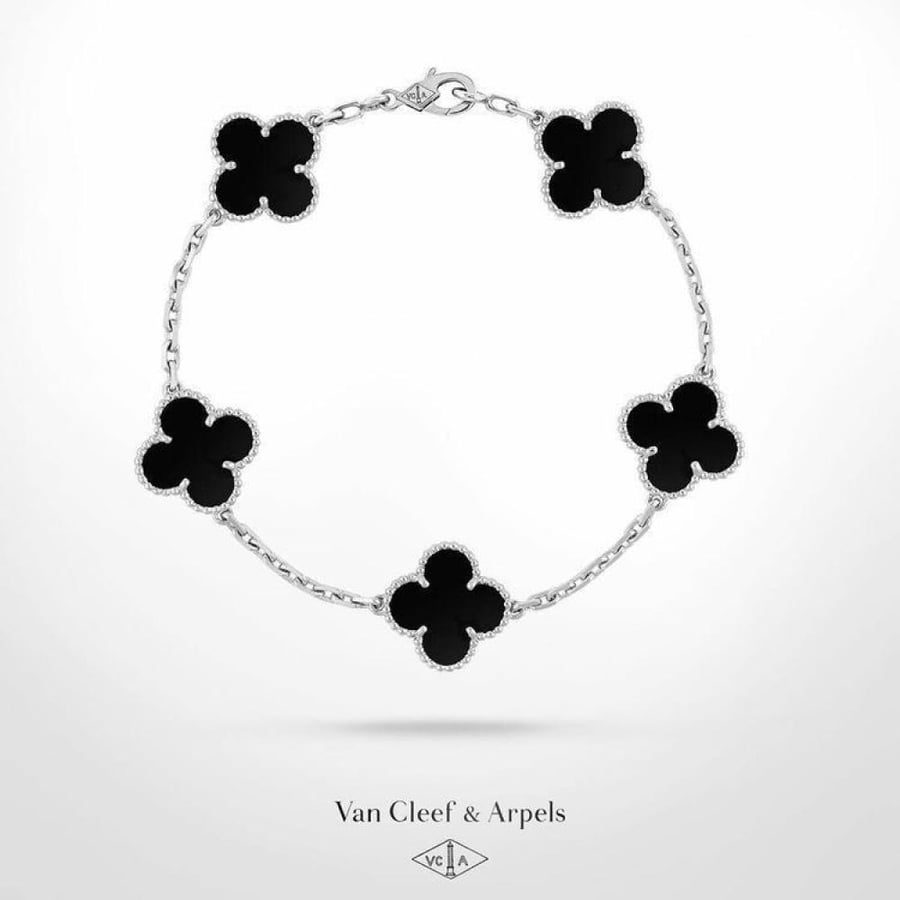 إسوارة Van Cleef Arpels إسوارة Van Cleef Arpels إسوارة Van cleef فضي كبير مني