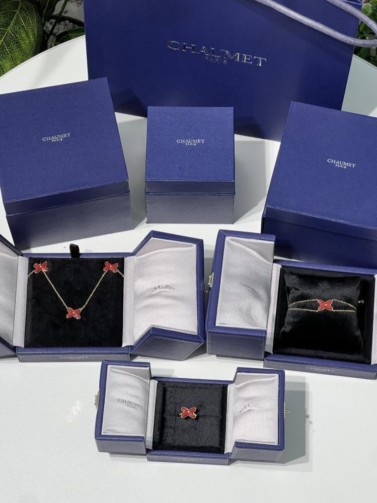 طقم إكسسوارات CHAUMET طقم إكسسوارات CHAUMET طقم شوميه أحمر