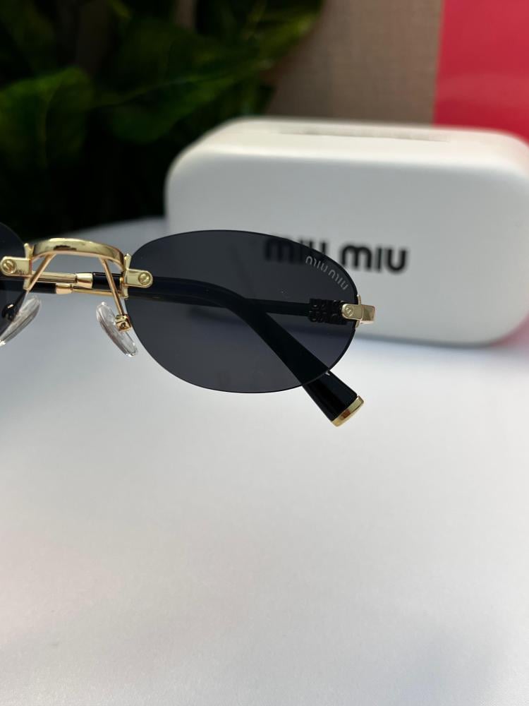 نظارة miu miu أطار ذهبي عدسة أسود