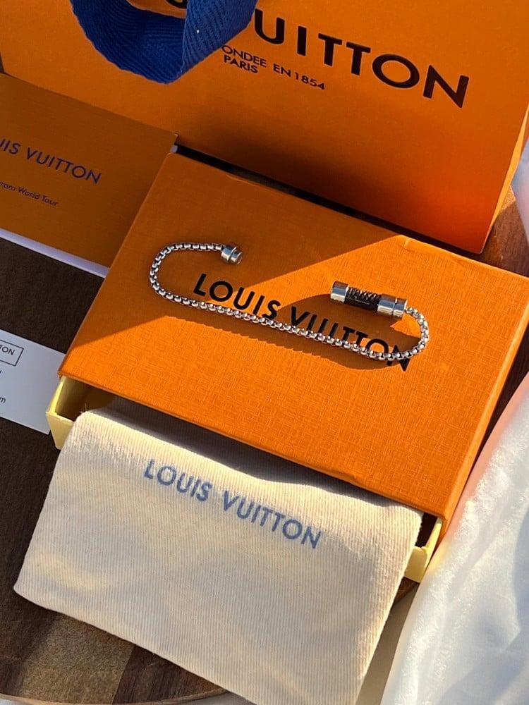 إسوارة LOUIS VUITTON جلد ومعدن فضي