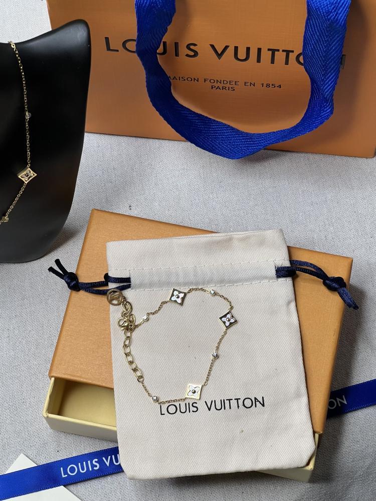 طقم إكسسوارات LOUIS VUITTON - طقم لويس فيتون