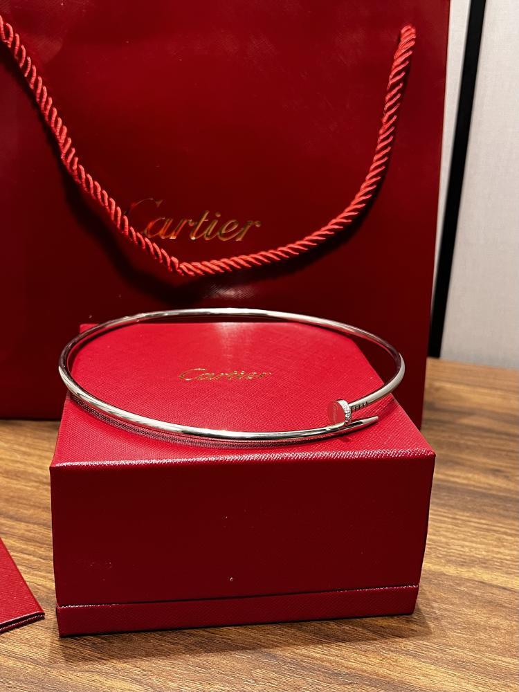 عقد جوست آن كلو Cartier - فضي