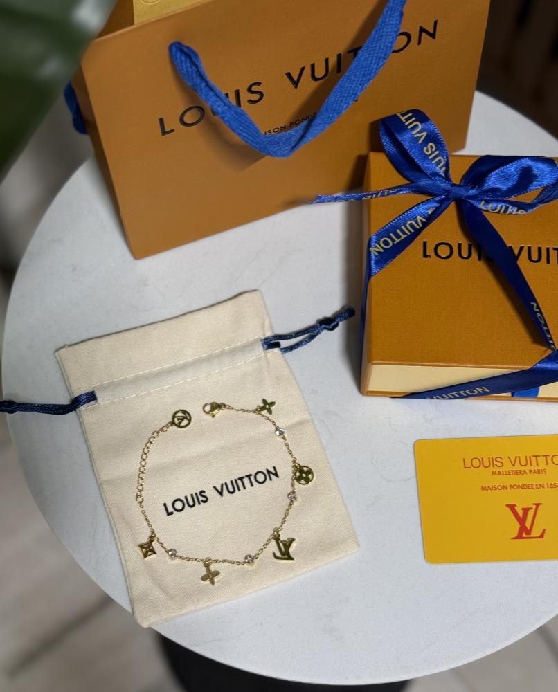 اسوارة LOUIS VUITTON ذهبي