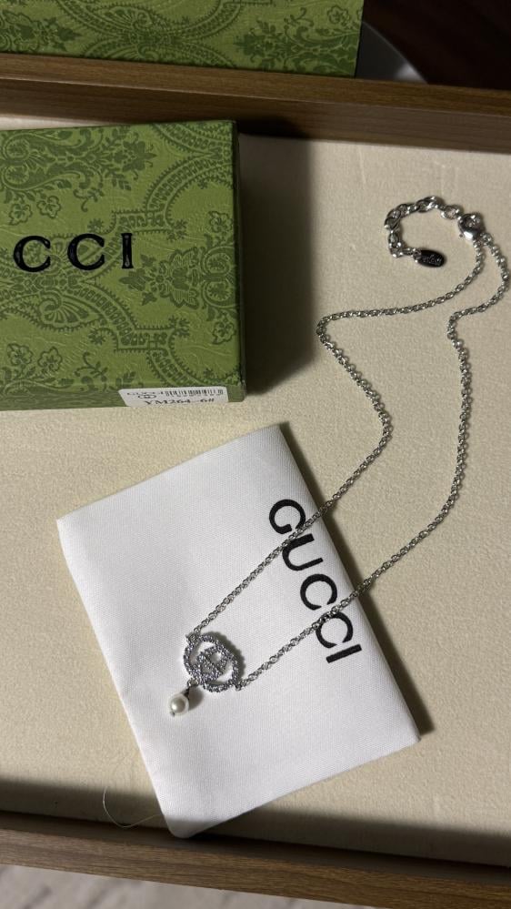 سلسال GUCCI معدن فضي بلؤلؤ