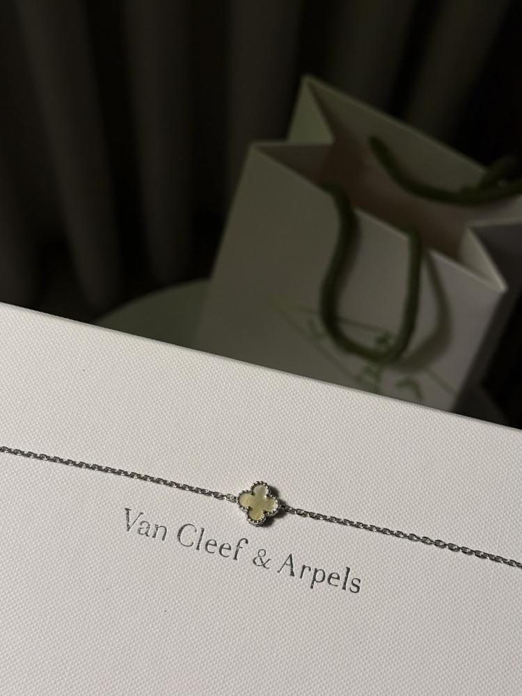 إسوارة Van Cleef & Arpels - إسوارة Van cleef فضي - مموج