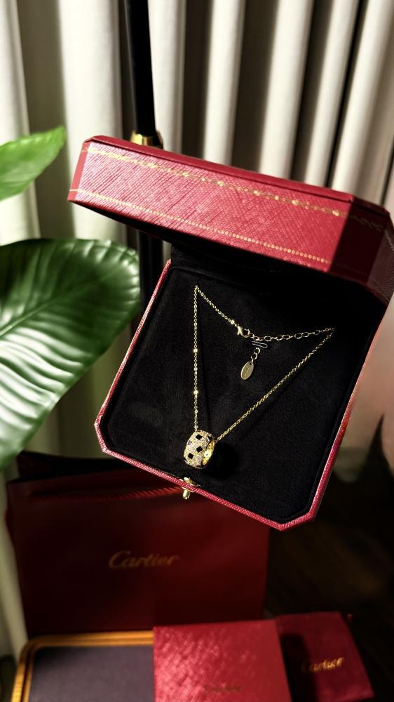 سلسال Cartier سلسال مع حلق Cartier معدن ذهبي