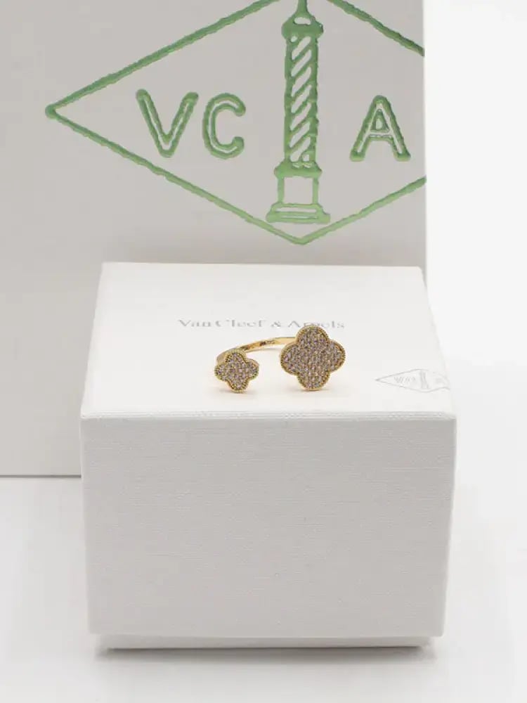 خاتم Van Cleef & Arpels لونين ( ذهبي - فضي )