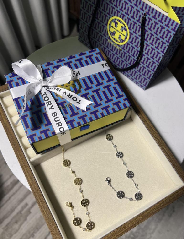 إسوارة TORY BURCH معدن ذهبي بفصوص