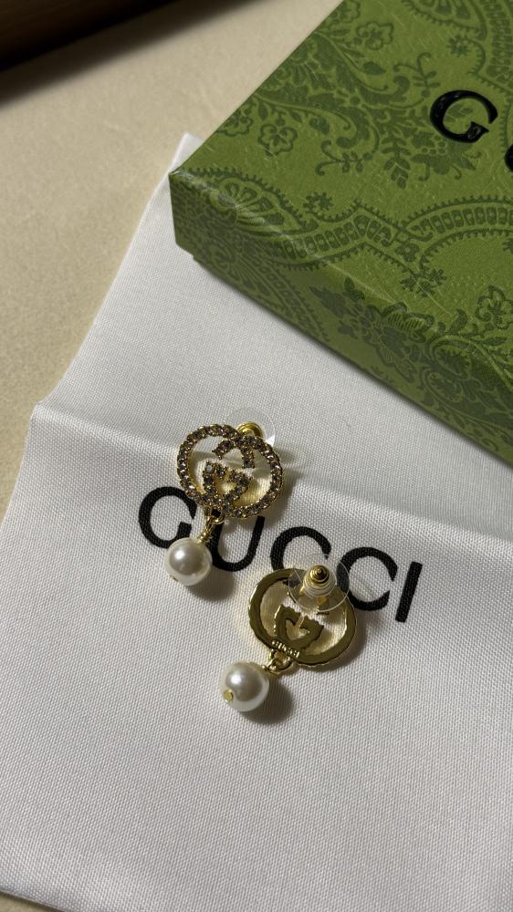 حلق GUCCI - معدن ذهبي بكرستالات