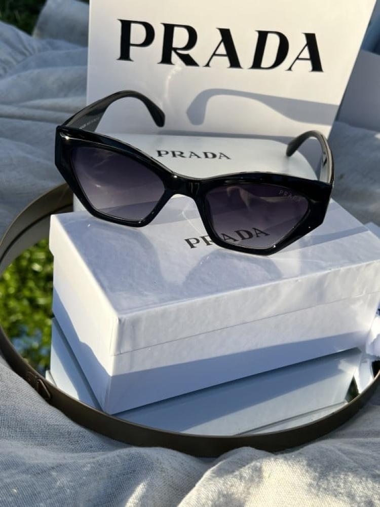 نظارة PRADA المشهورة