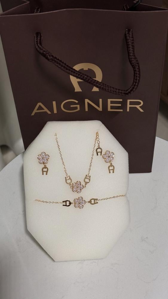 طقم إكسسوارات AIGNER - طقم - أقنر ذهبي وردي ( سلسال - اسوارة - حلق )