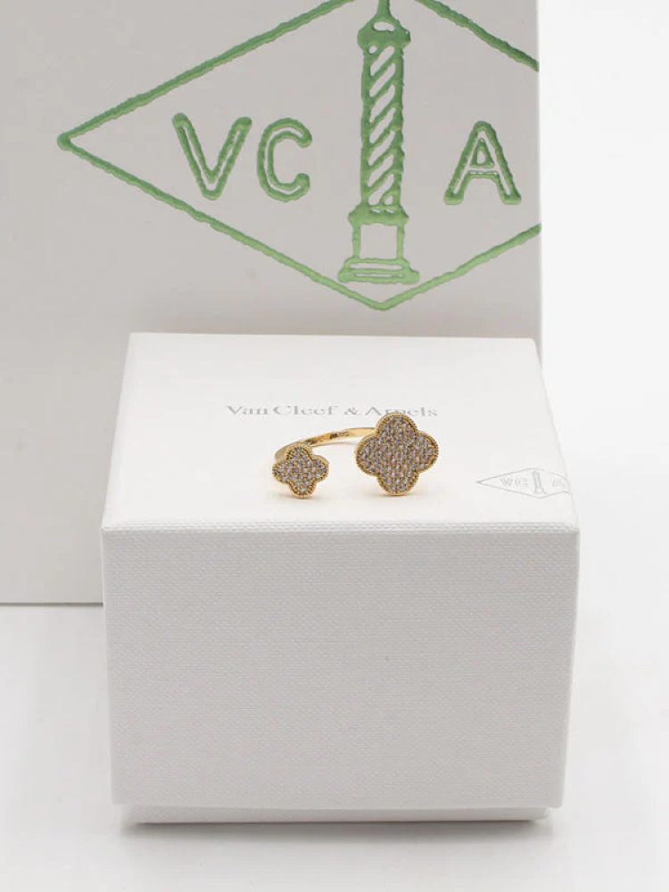 خاتم Van Cleef & Arpels لونين ( ذهبي - فضي )