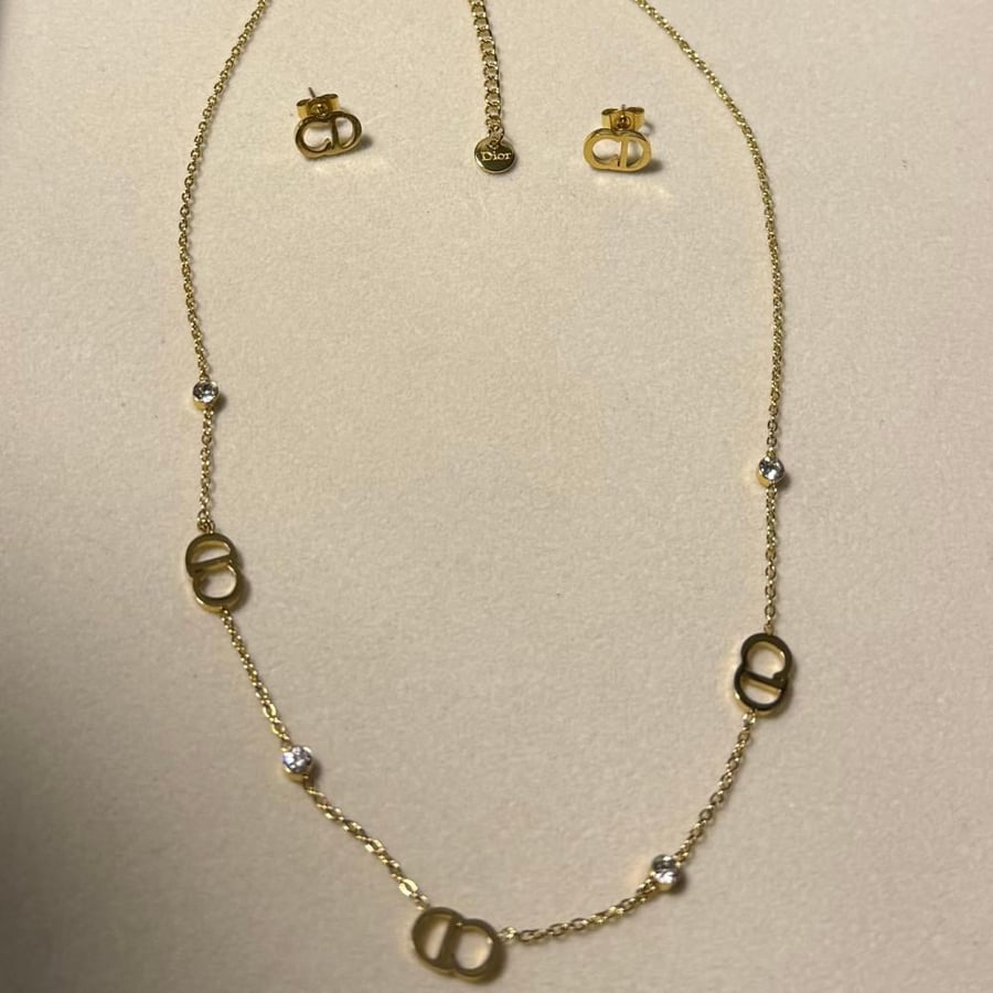سلسال + حلق Dior معدن ذهبي