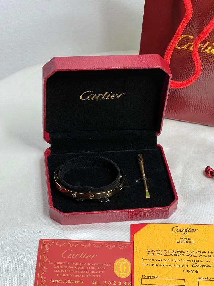 إسوارة Cartier بفصوص