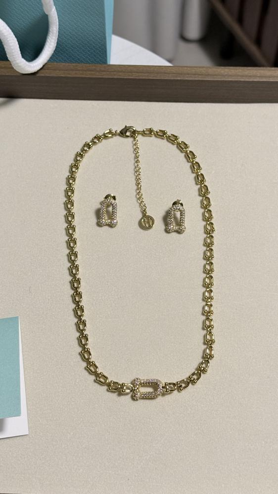 سلسال TIFFANY Co سلسال TIFFANY Co سلسال Tiffany معدن ذهبي