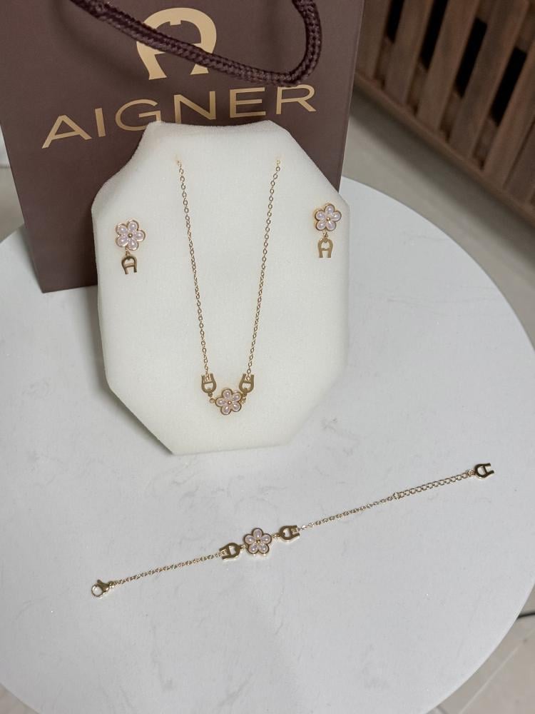 طقم إكسسوارات AIGNER - طقم - أقنر ذهبي وردي ( سلسال - اسوارة - حلق )