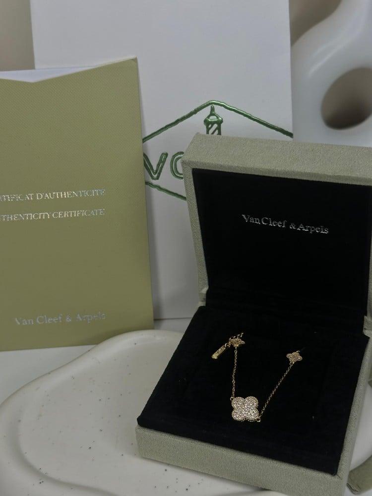 سلسال Van Cleef & Arpels - سلسال Van cleef اذهبي مع حلق