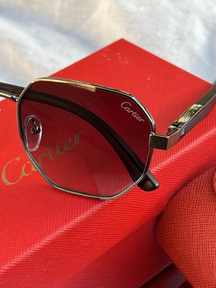 نظارة - Cartier المشهورة