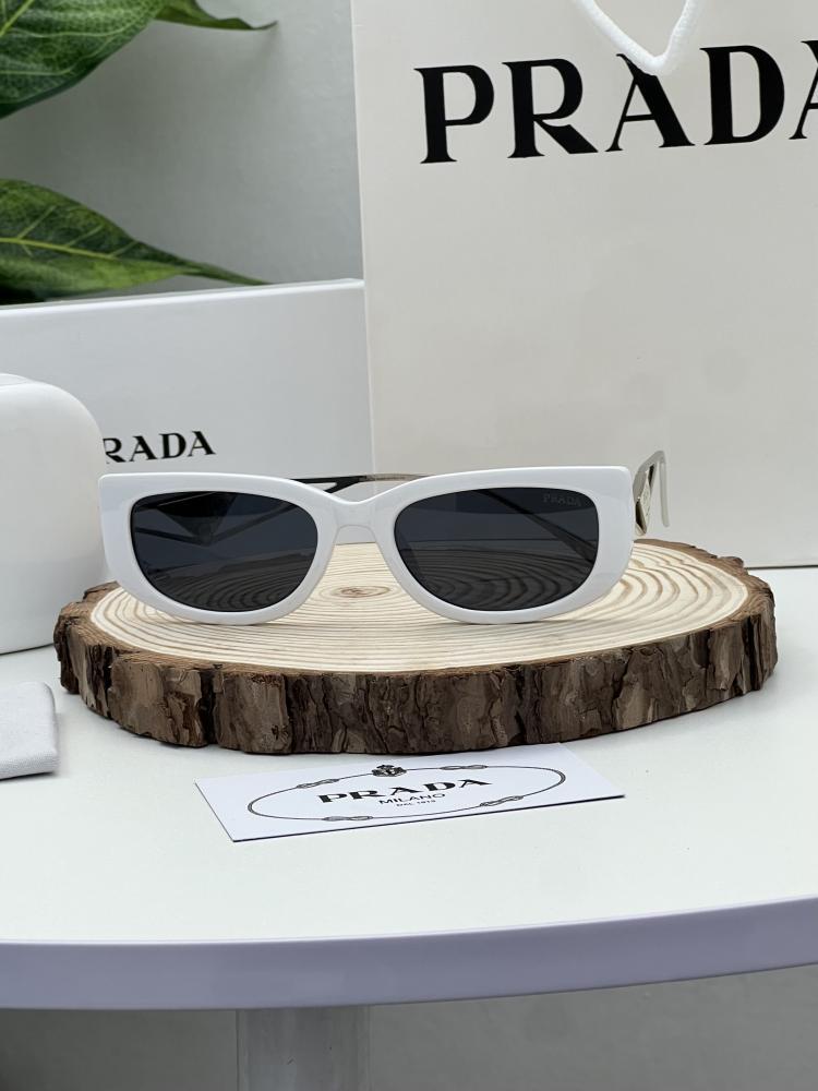 نظارة PRADA المشهورة إطار أبيض