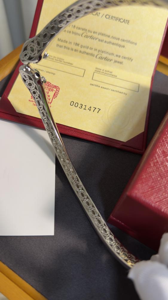 عقد Cartier فضي