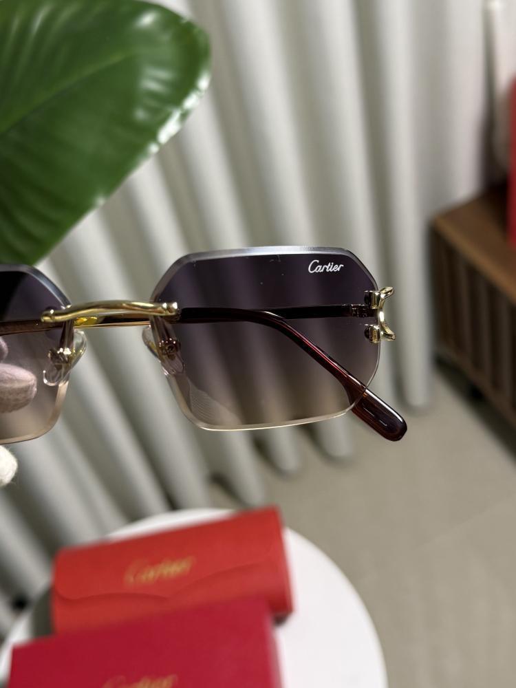 نظارة Cartier اطار ذهبي - عدسة مدرج