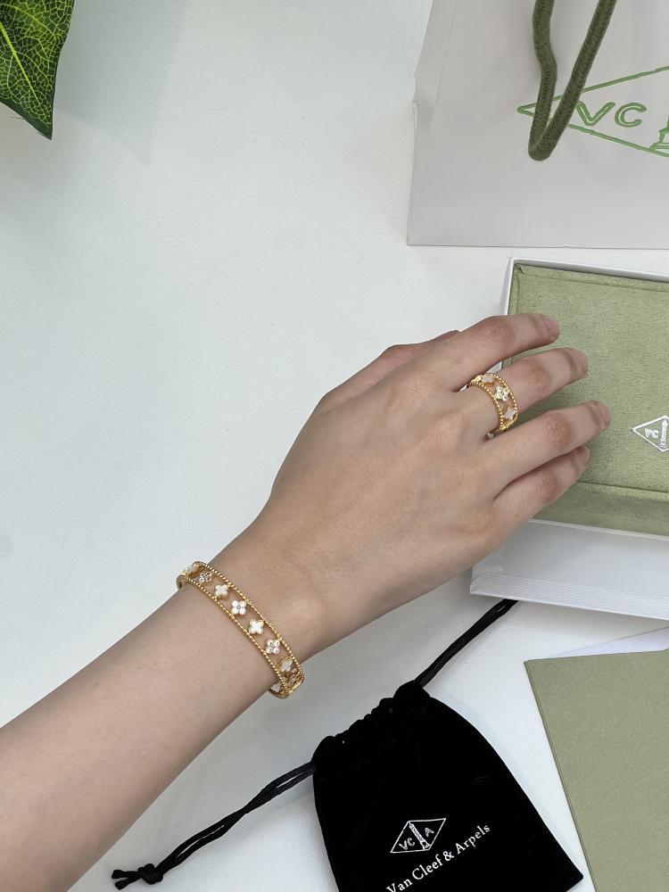 خاتم Van Cleef & Arpels - اسوارة مع خاتم ذهبي فان كليف