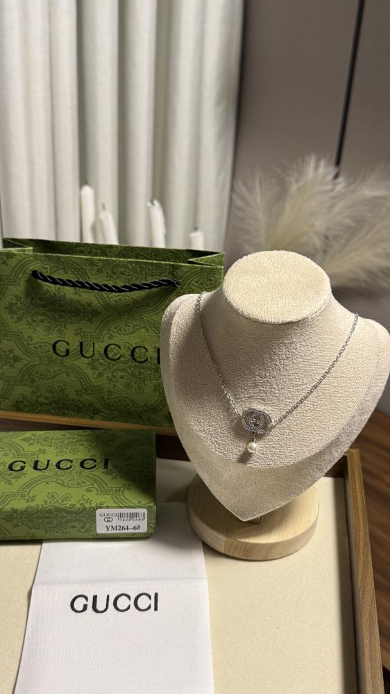 سلسال GUCCI معدن فضي بلؤلؤ