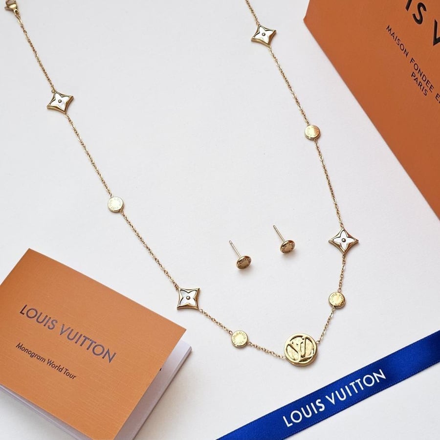 سلسال LOUIS VUITTON سلسال LOUIS VUITTON ذهبي صدفي
