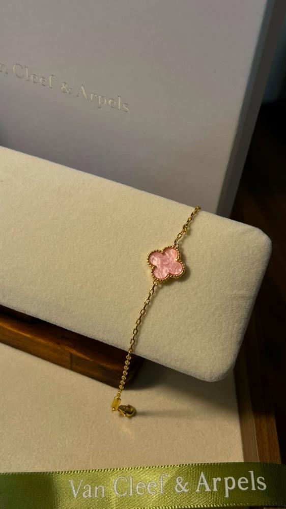 طقم Van Cleef & Arpels,V]Dوردي