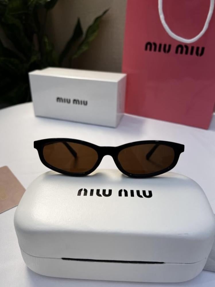 نظارة miu miu إطار أسود - عدسة بني