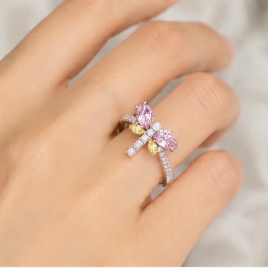 عقد Ariana Grande x Swarovski Tennis على شكل يعسوب - SWAROVSKI