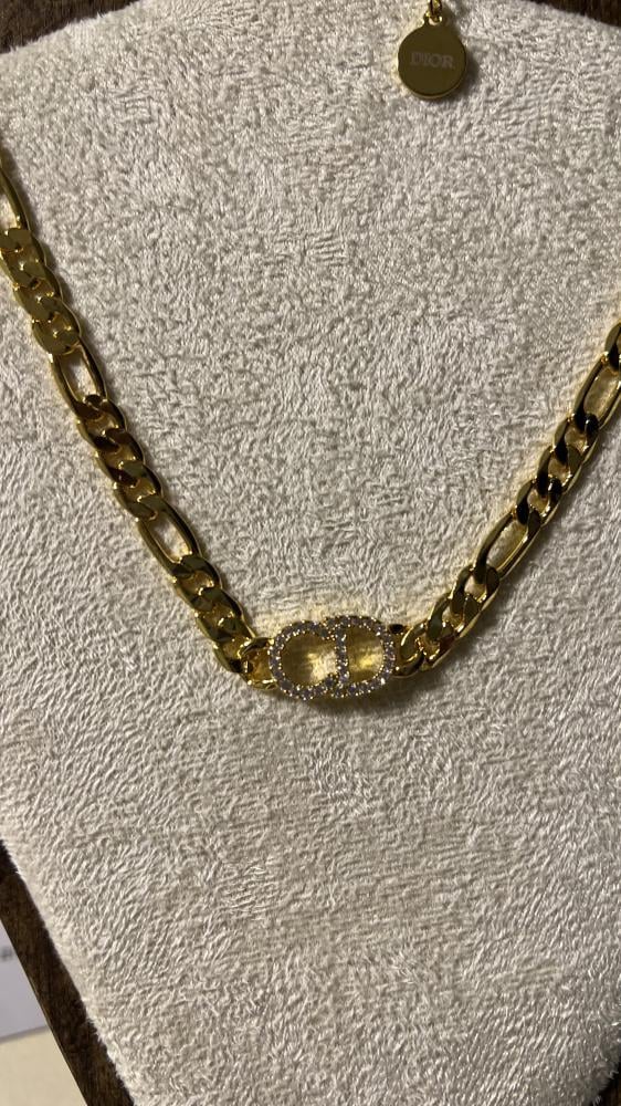 سلسال Dior معدن ذهبي