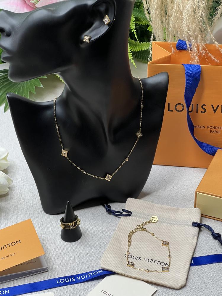 طقم إكسسوارات LOUIS VUITTON طقم إكسسوارات LOUIS VUITTON طقم لويس فيتون