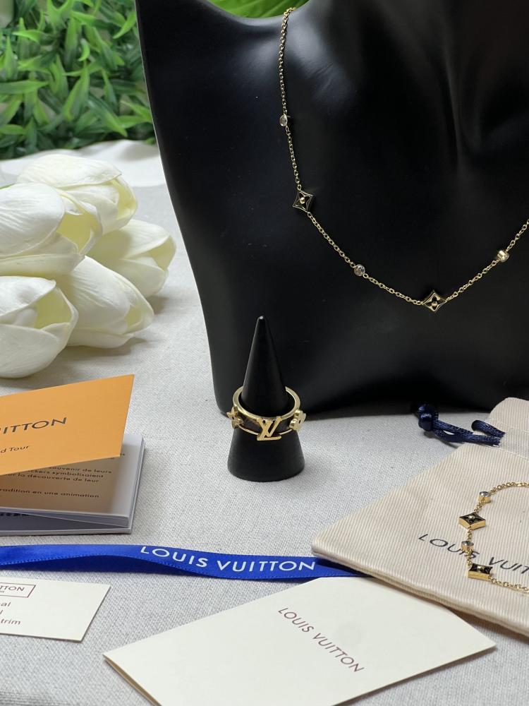 طقم إكسسوارات LOUIS VUITTON - طقم لويس فيتون