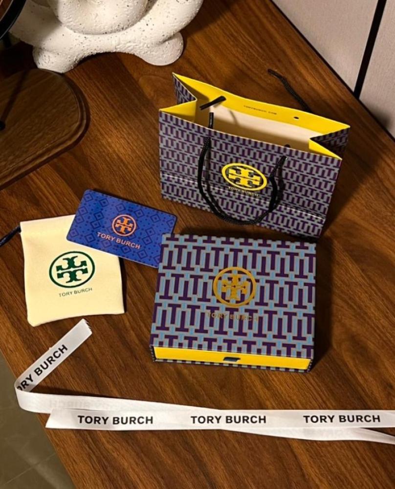 سلسال مع حلق TORY BURCH معدن ذهبي بفصوص كرستال زركون