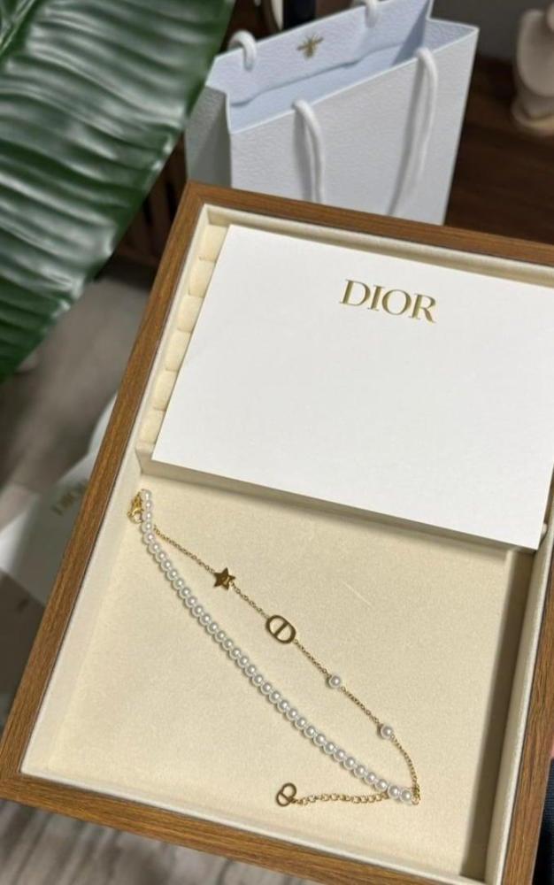 إسوارة Christian Dior بلؤلؤ ( ذهبي-فضي )