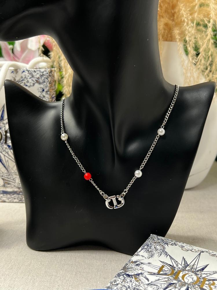سلسال Dior الفضي