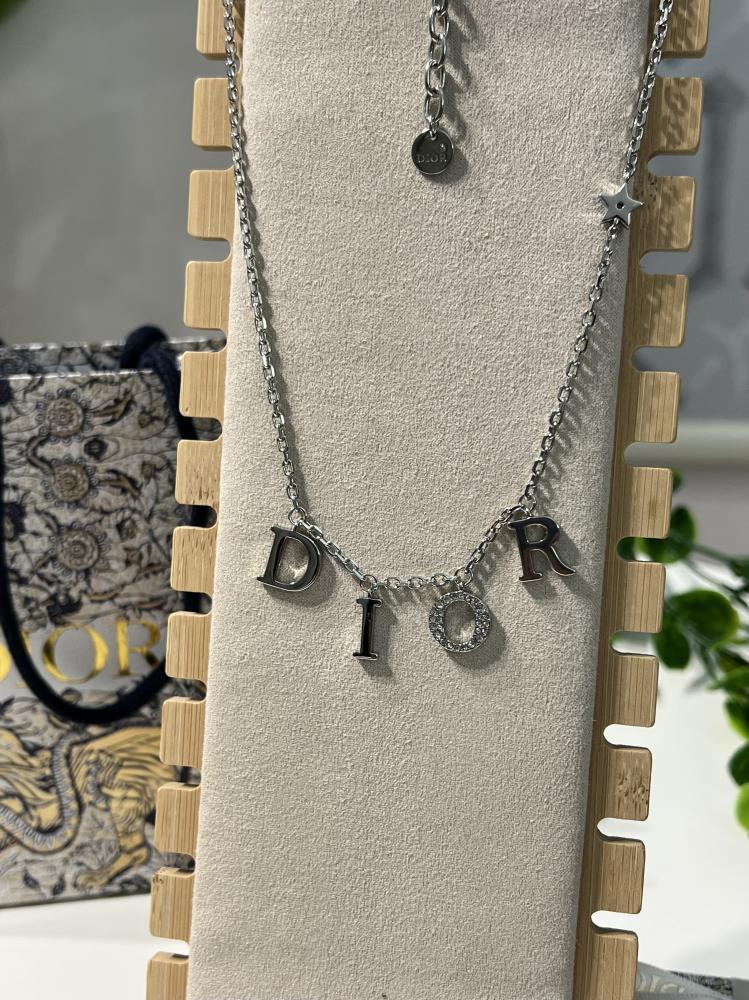 سلسال Dior معدن فضي