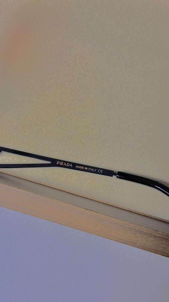 نظارة PRADA المشهورة