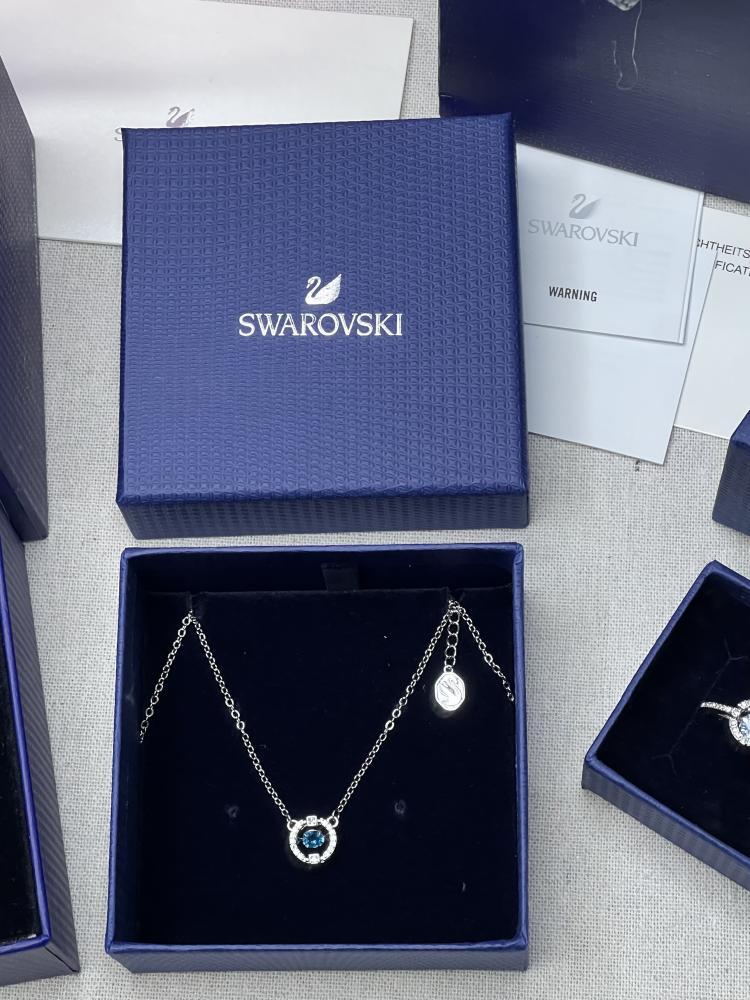 طقم إكسسوارات SWAROVSKI - طقم سوارفيسكي