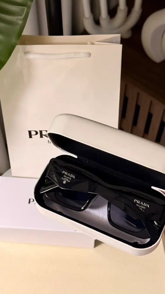 نظارة PRADA المشهورة