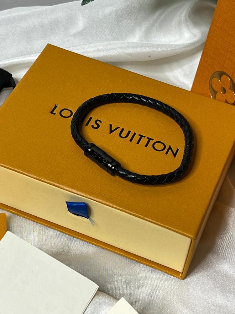 إسوارة LOUIS VUITTON جلد ومعدن ذهبي