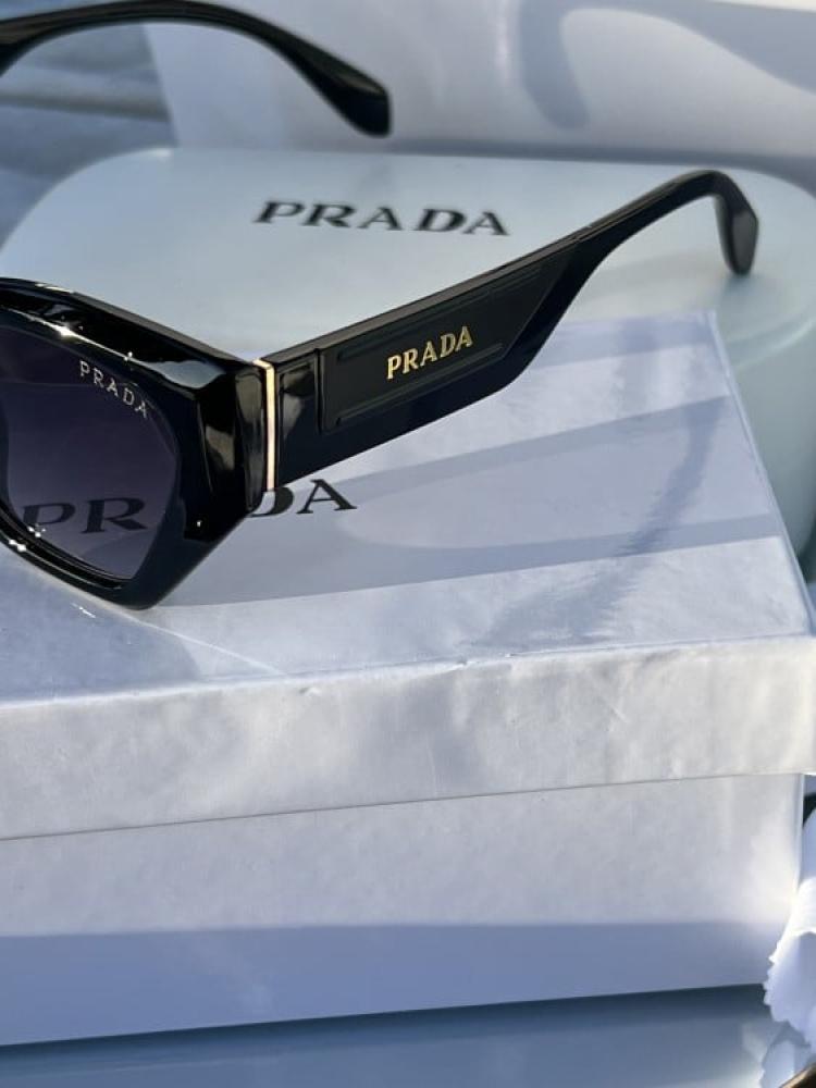 نظارة PRADA المشهورة