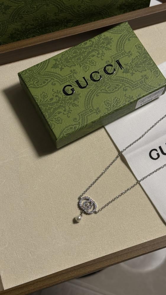 سلسال GUCCI معدن فضي بلؤلؤ