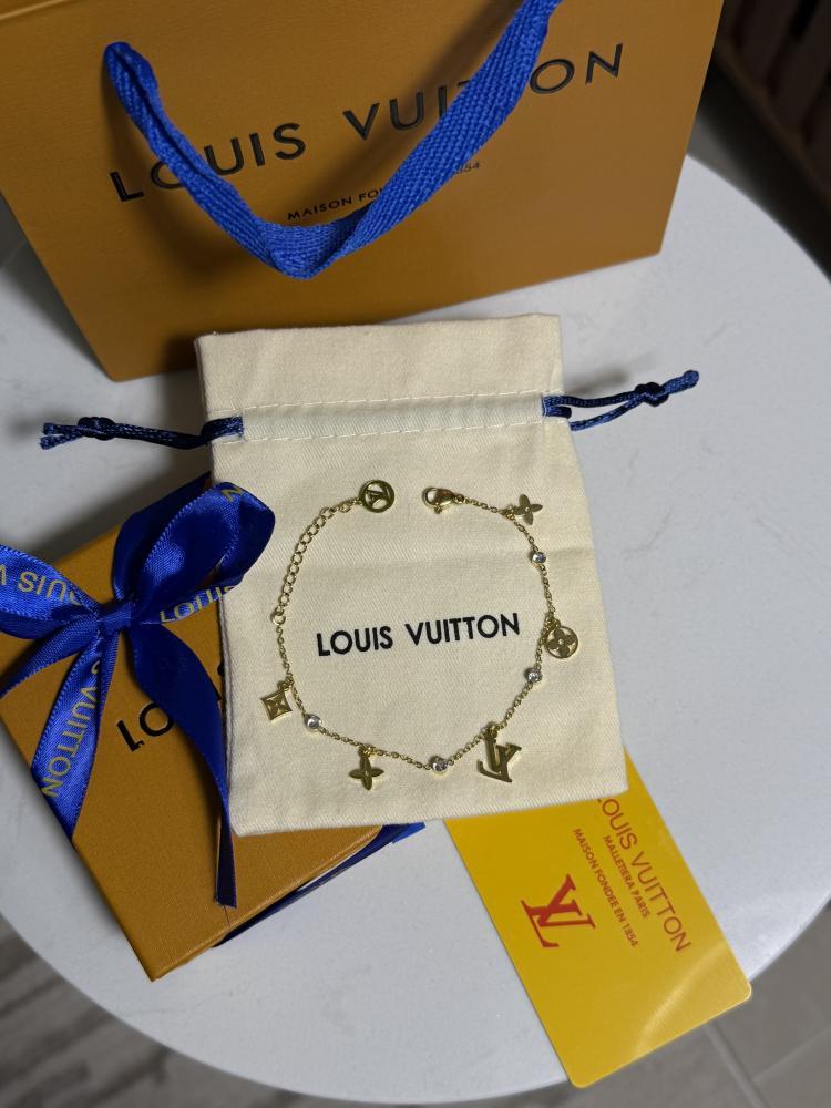 إسوارة LOUIS VUITTON اسوارة LOUIS VUITTON ذهبي