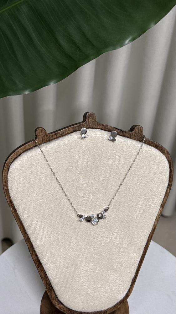 سلسال CHAUMET سلسال CHAUMET سلسال مع حلق شوميه فضي