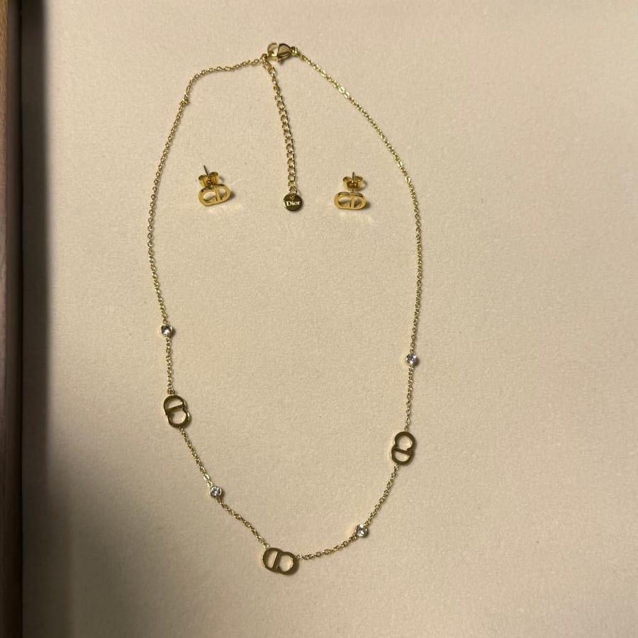 سلسال + حلق Dior معدن ذهبي