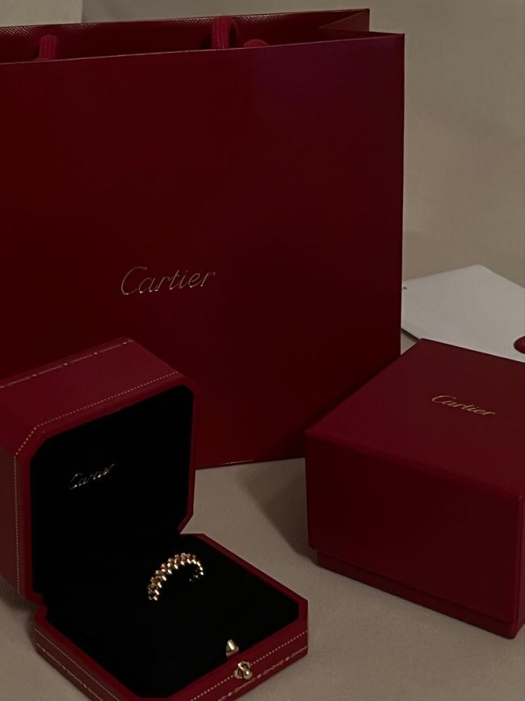 خاتم Cartier الذهبي